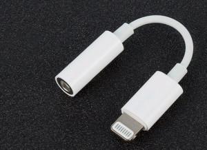 Почему через aux звук хуже чем через usb